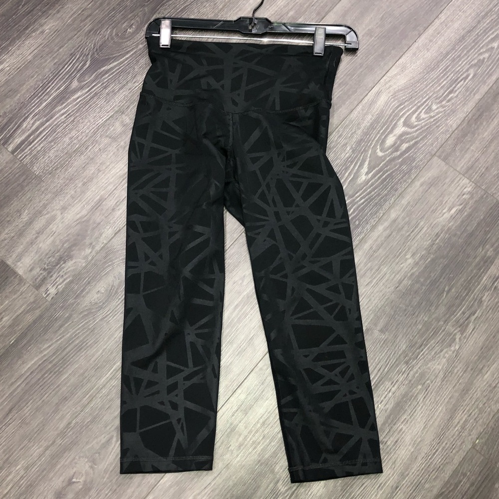 Black capri workout leggings - Picture 2 of 6